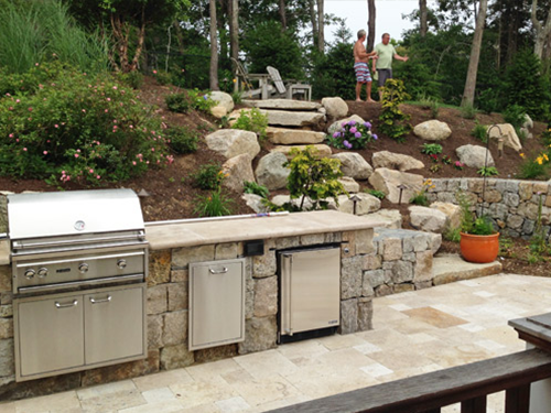 Outdoor Kitchens& Bars